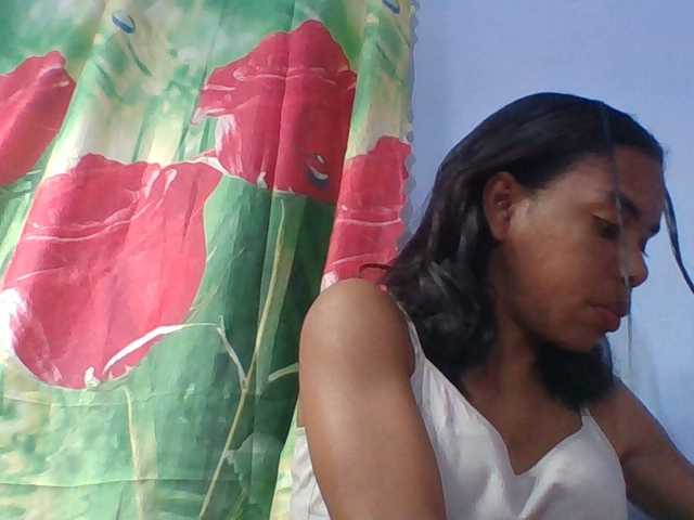 Emelie1a live cam on BongaCams