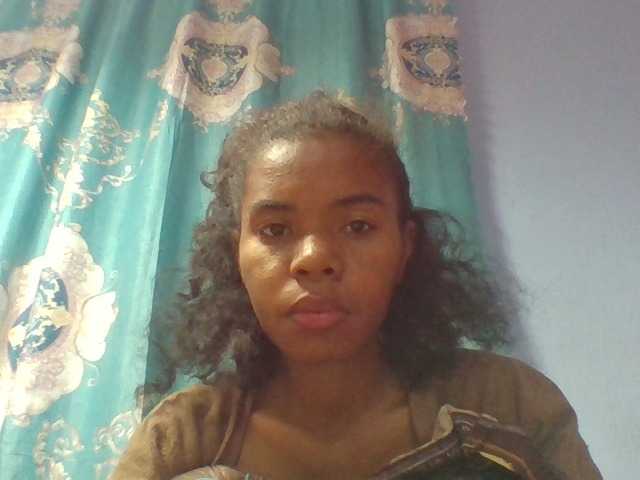 Emelie1a live cam on BongaCams