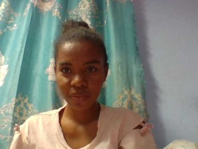 Emelie1a live cam on BongaCams