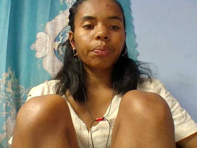 Emelie1a live cam on BongaCams
