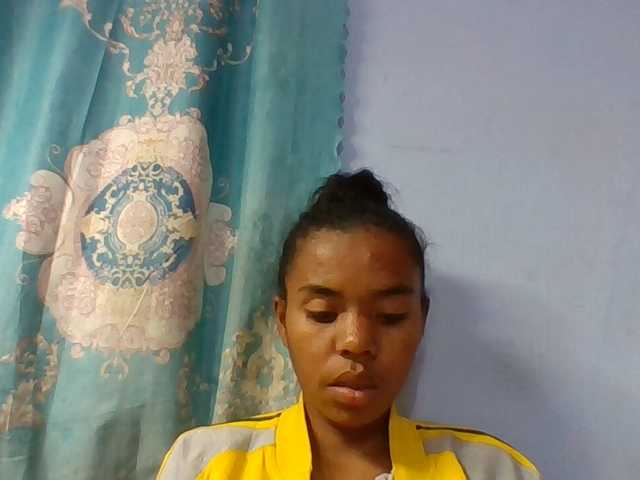Emelie1a live cam on BongaCams