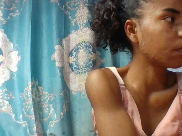 Emelie1a live cam on BongaCams