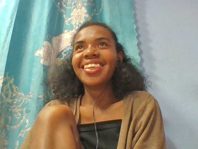 Emelie1a live cam on BongaCams