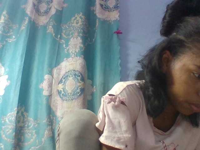 Emelie1a live cam on BongaCams