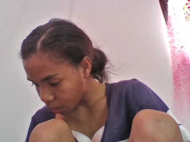 Emelie1a live cam on BongaCams