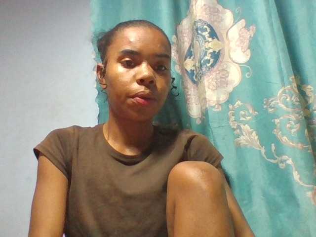 Emelie1a live cam on BongaCams