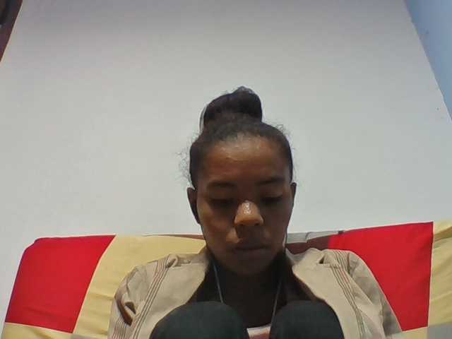 Emelie1a live cam on BongaCams