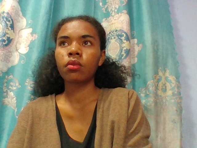 Emelie1a live cam on BongaCams