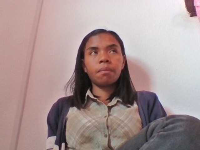 Emelie1a live cam on BongaCams