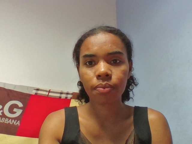 Emelie1a live cam on BongaCams