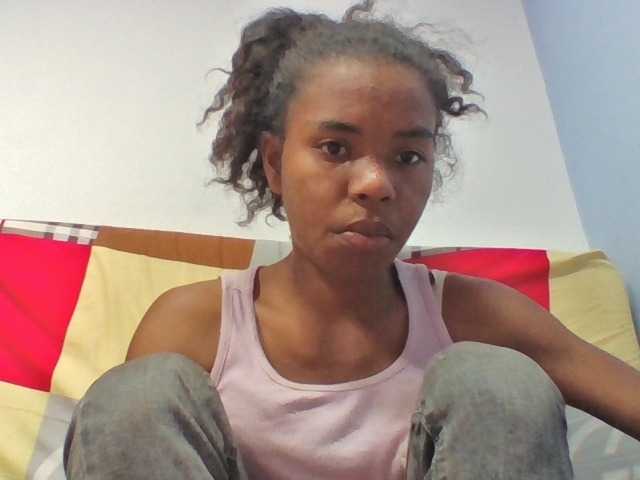 Emelie1a live cam on BongaCams
