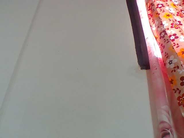 Emelie1a live cam on BongaCams