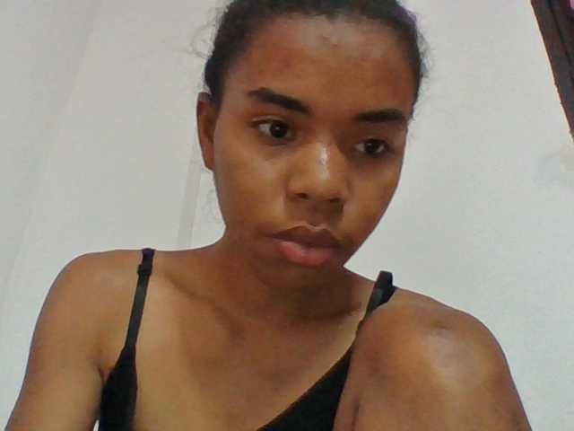 Emelie1a live cam on BongaCams
