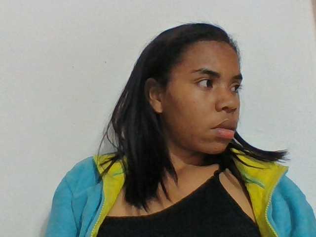 Emelie1a live cam on BongaCams