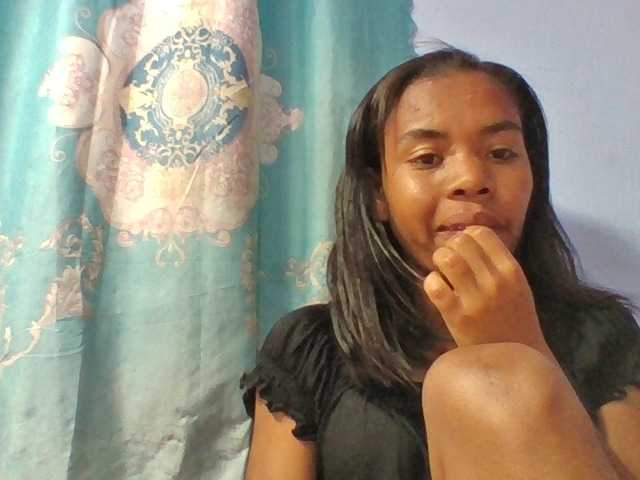 Emelie1a live cam on BongaCams