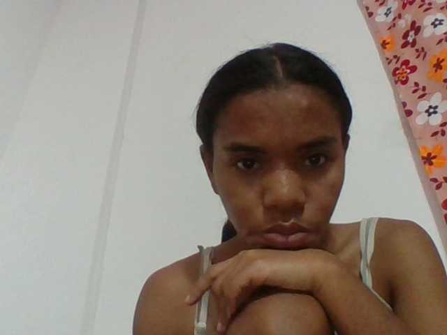 Emelie1a live cam on BongaCams