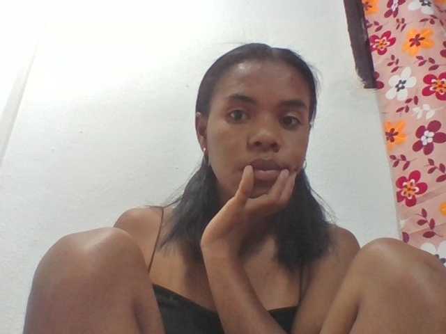 Emelie1a live cam on BongaCams