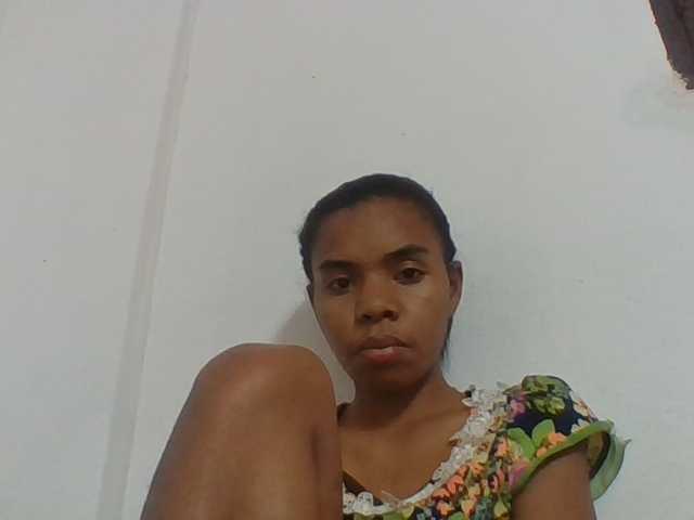 Emelie1a live cam on BongaCams