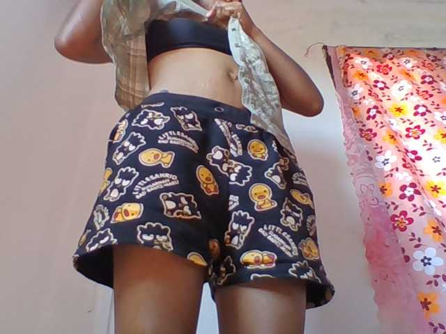 Emelie1a live cam on BongaCams