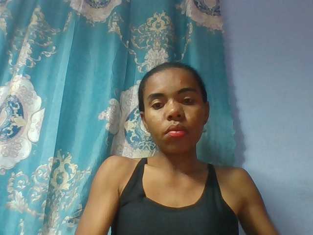 Emelie1a live cam on BongaCams