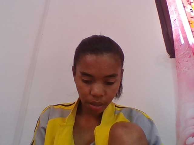 Emelie1a live cam on BongaCams