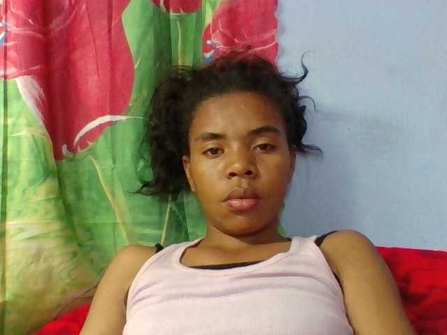 Emelie1a live cam on BongaCams