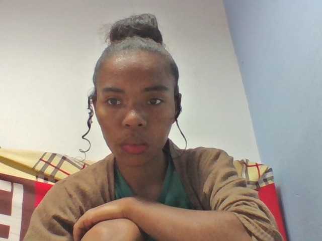 Emelie1a live cam on BongaCams