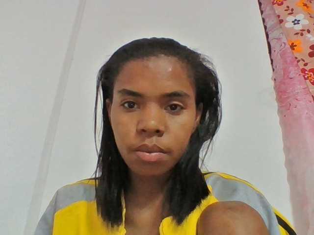 Emelie1a live cam on BongaCams