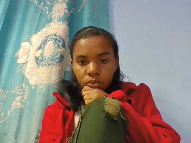Emelie1a live cam on BongaCams