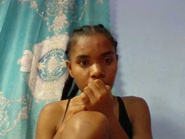 Emelie1a live cam on BongaCams