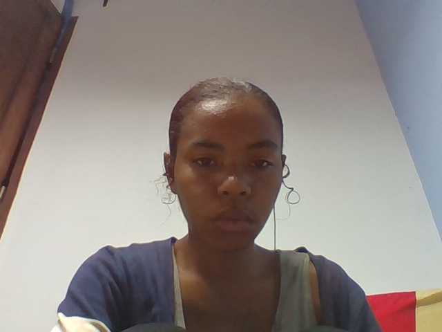 Emelie1a live cam on BongaCams