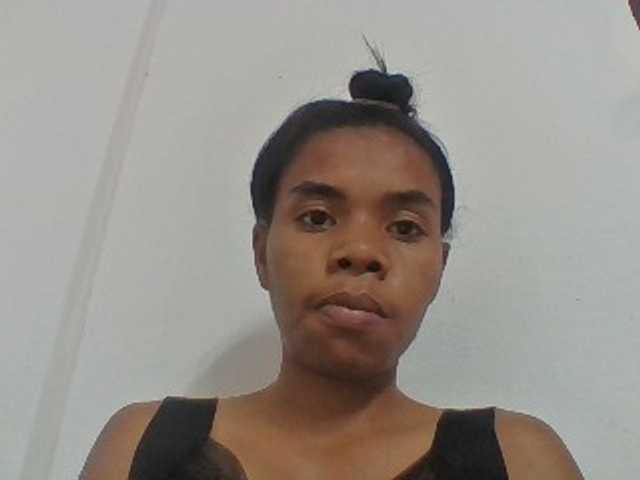 Emelie1a live cam on BongaCams