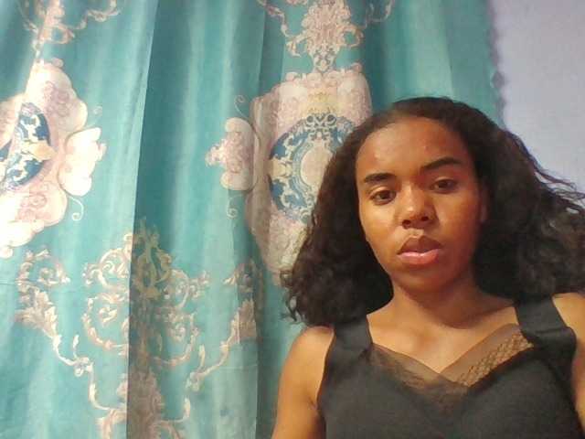 Emelie1a live cam on BongaCams