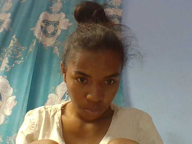 Emelie1a live cam on BongaCams