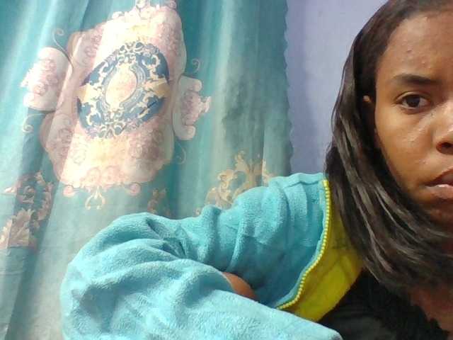 Emelie1a live cam on BongaCams