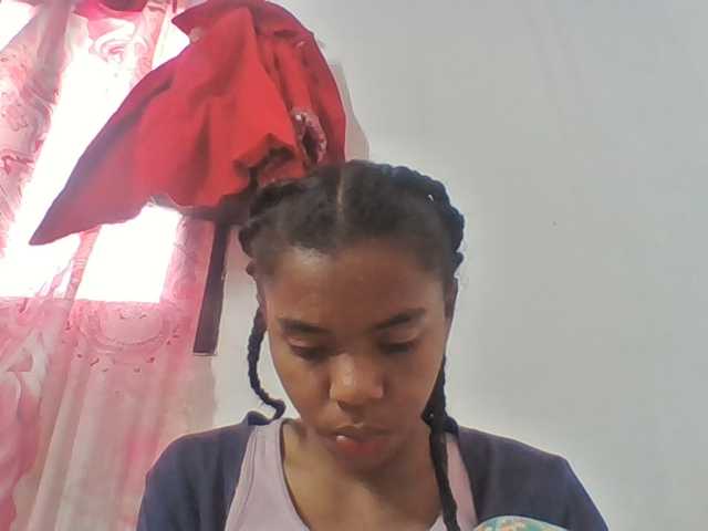 Emelie1a live cam on BongaCams