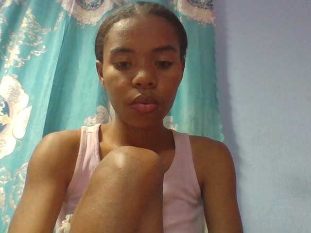 Emelie1a live cam on BongaCams