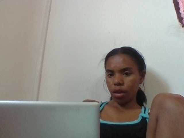 Emelie1a live cam on BongaCams
