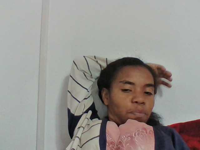 Emelie1a live cam on BongaCams