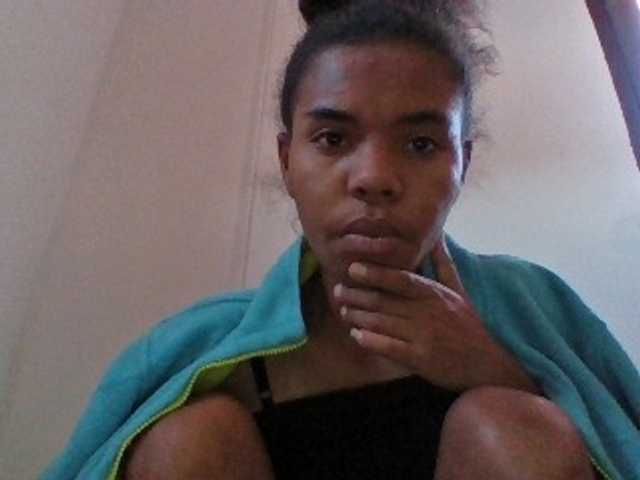 Emelie1a live cam on BongaCams
