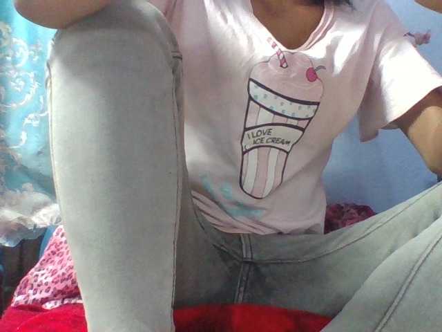 Emelie1a live cam on BongaCams