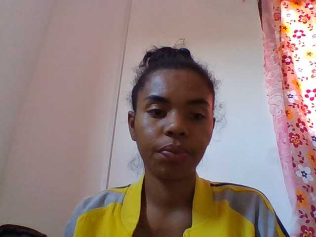 Emelie1a live cam on BongaCams