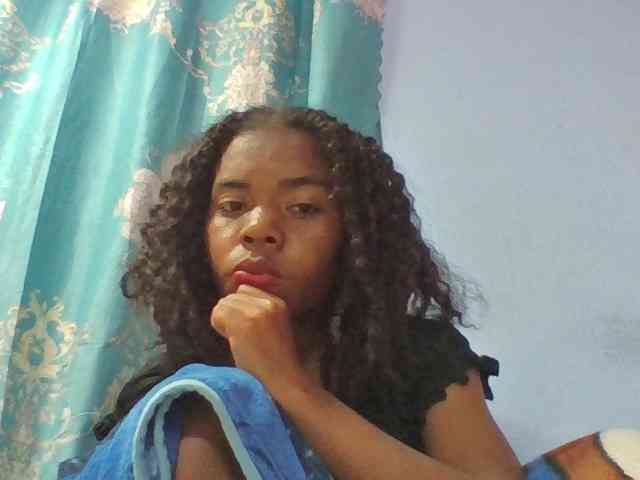 Modèle: Emelie1a
