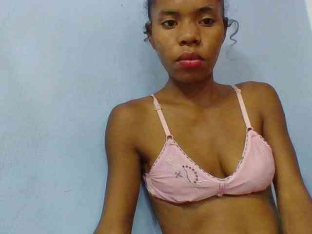 Emelie1a Live Webcam on BongaCams