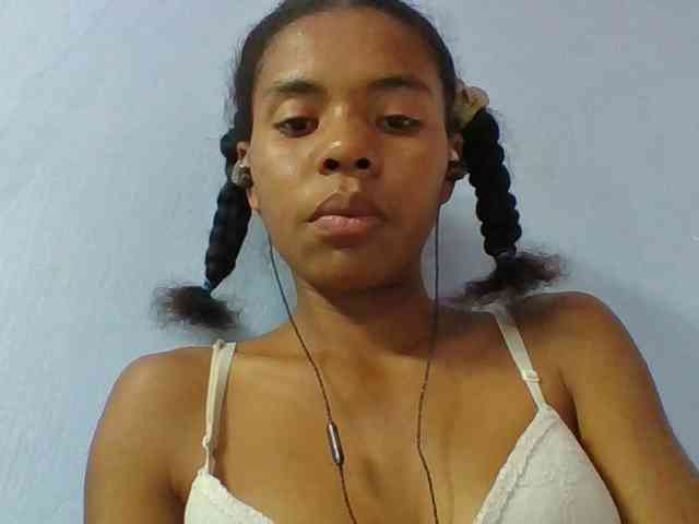 Emelie1a Live Webcam on BongaCams