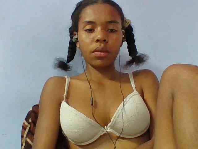 Emelie1a Live Webcam on BongaCams