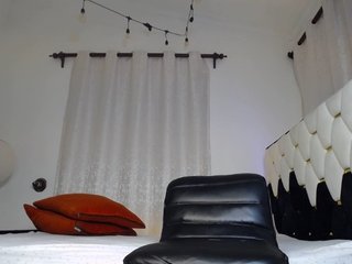 LynaBella's Live Webcam