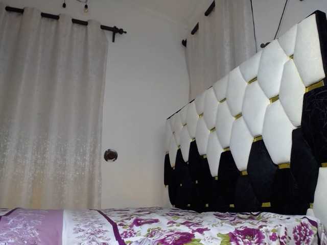 LynaBella's BongaCams show and profile