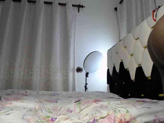 LynaBella webcam