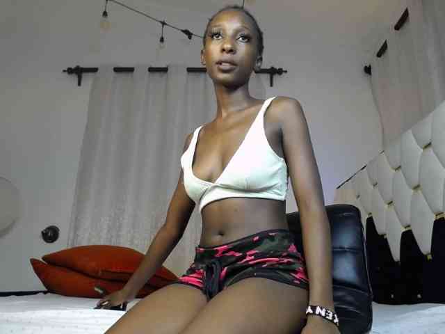 LynaBella webcam
